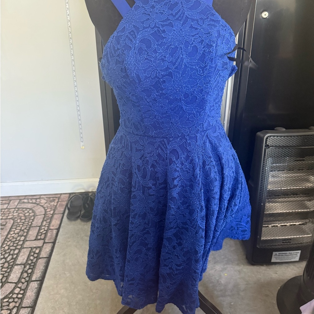 Elegant Blue Lace Dress p37 - Picture 2 of 6